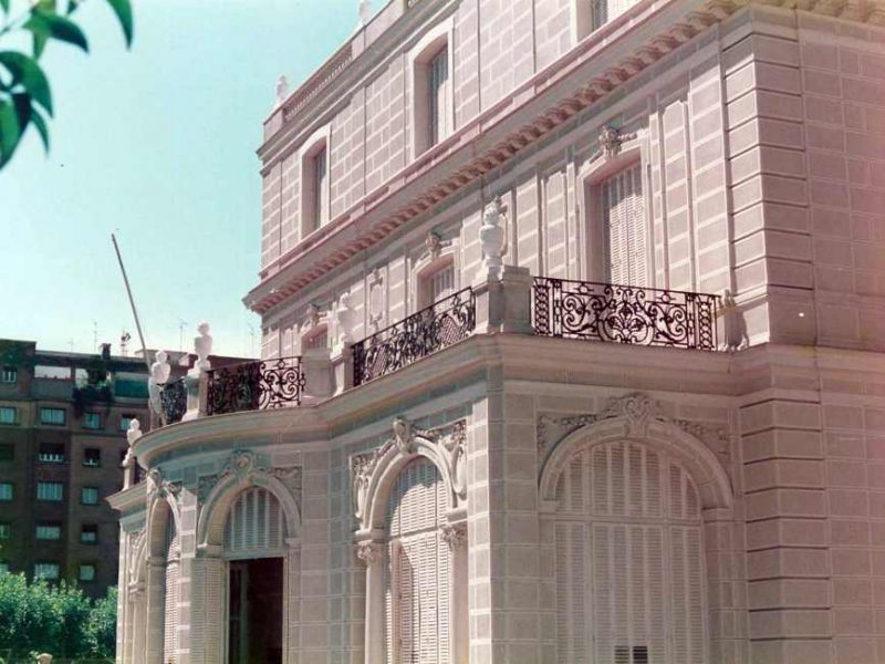 Restauración general de fachada de Palacio de Santa Coloma